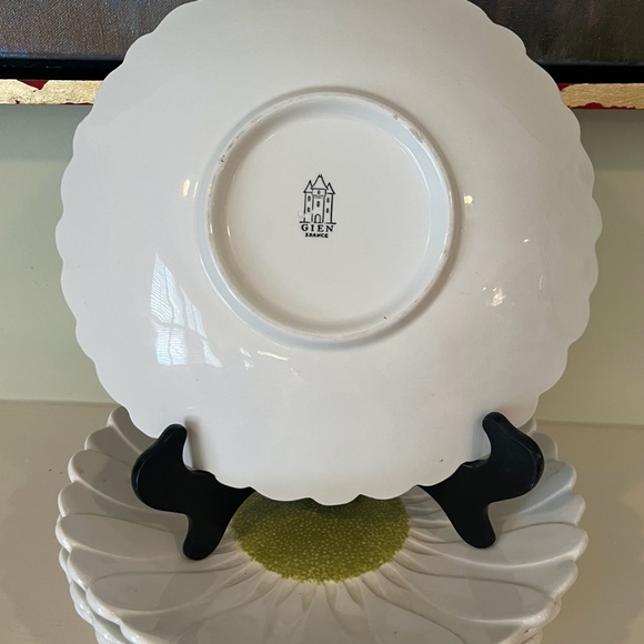 Set of 5 Gien white and green daisy plates - Picture 3 of 4
